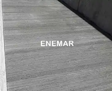 Instalación y mantenimiento hormigón rayado
